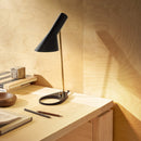 Louis Poulsen ルイスポールセン AJミニ テーブル ブラック/真鍮ポリッシュ（無塗装）AJ MINI TABLE BLACK/BRASS テーブルライト【正規品】3年保証ルイスポールセン、レクリントなどの北欧照明、アルテミデ、フロスなどのデザイナーズ照明、イサムノグチの和風照明を通販します。照明器具を販売するネットショップ！送料無料！