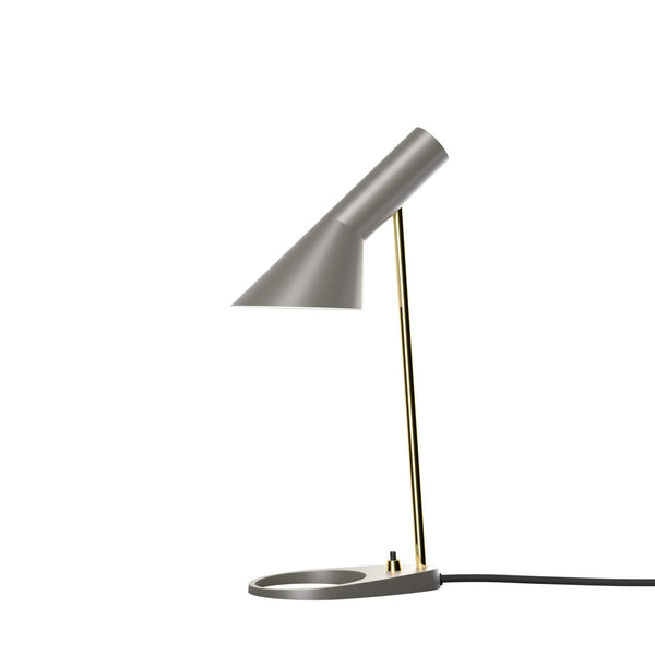 Louis Poulsen ルイスポールセン AJミニ テーブル  ウォームグレー/真鍮ポリッシュ（無塗装）AJ MINI TABLE WARM GREY/BRASS テーブルライト【正規品】3年保証ルイスポールセン、レクリントなどの北欧照明、アルテミデ、フロスなどのデザイナーズ照明、イサムノグチの和風照明を通販します。照明器具を販売するネットショップ！送料無料！
