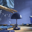 ルイスポールセン Louis Poulsen パンテラ 160 ポータブル オペーク・インディゴ・ブルー Panthella 160 Portable Opaque Indigo Blue（V3）ルイスポールセン、レクリントなどの北欧照明、アルテミデ、フロスなどのデザイナーズ照明、イサムノグチの和風照明を通販します。照明器具を販売するネットショップ！送料無料！