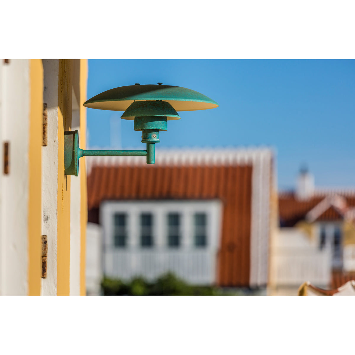 ルイスポールセン ウォールランプ Louis Poulsen Louis Poulsen（ルイス・ポールセン）白いウォールランプ 角度