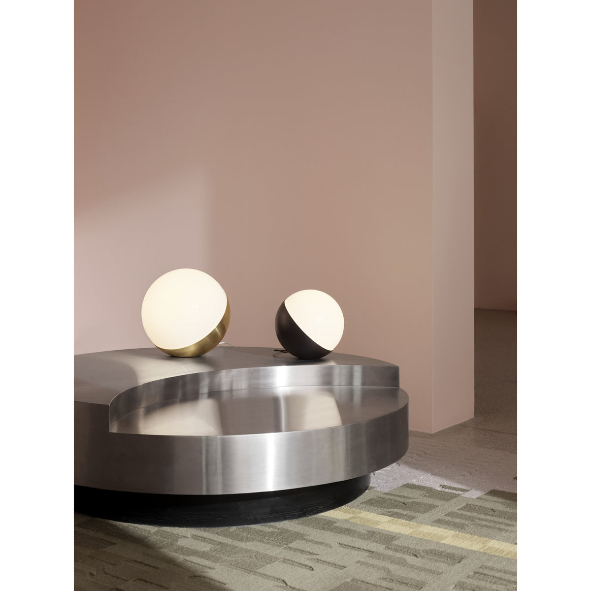 vl-studio250-tablefloor- 
